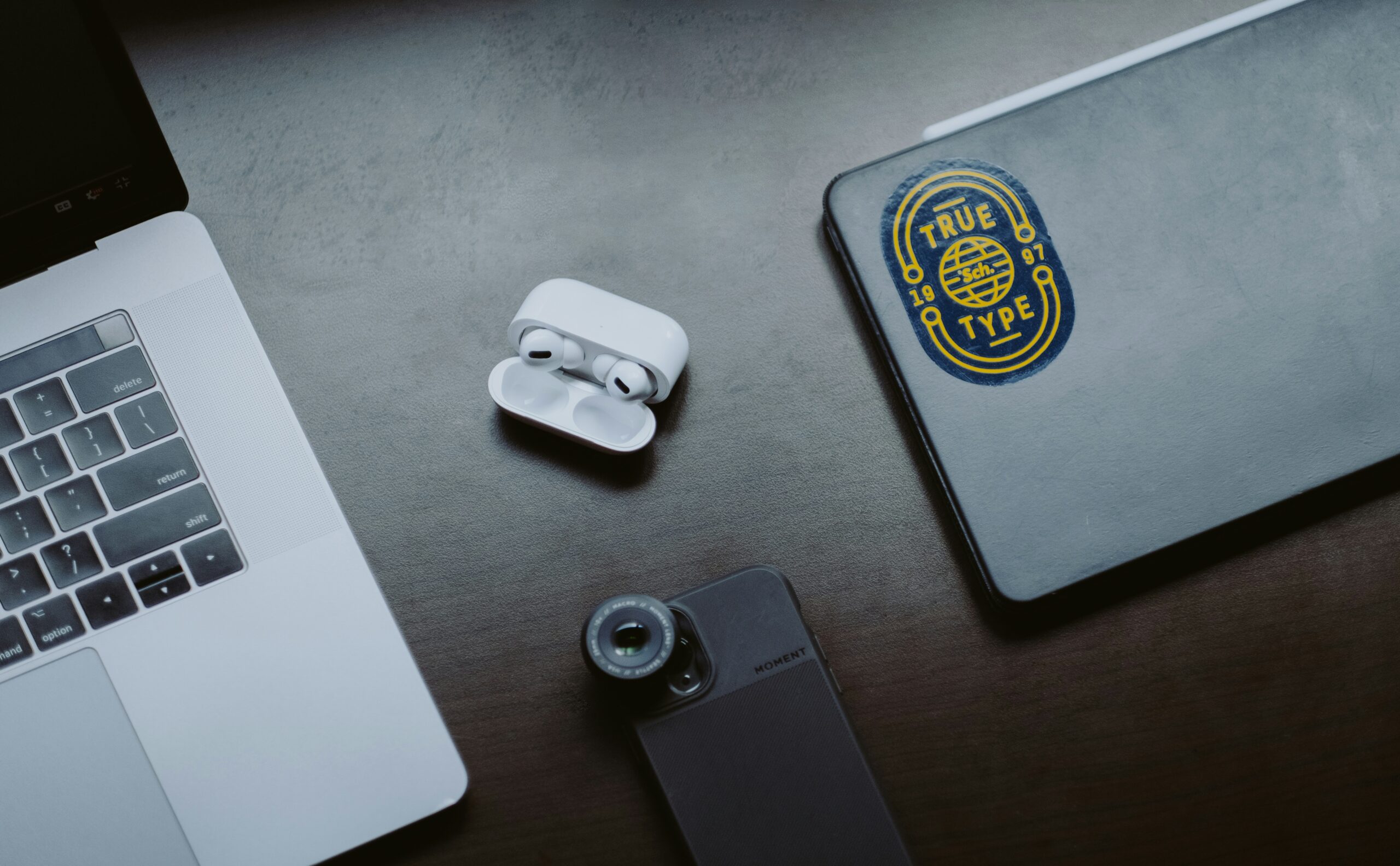 digital minimalism workspace setup